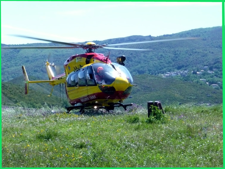 2012-05-23_00h00-01_helicoptere_pompiers_StMichel.jpg