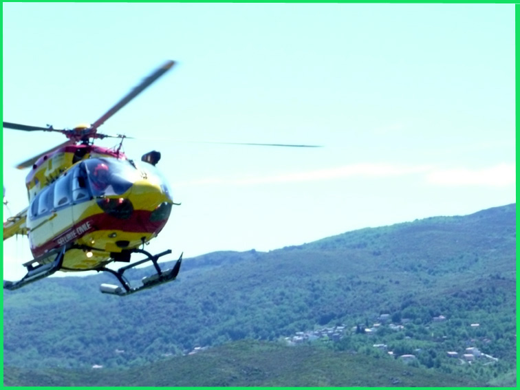 2012-05-23_00h00-02_helicoptere_pompiers_StMichel.jpg